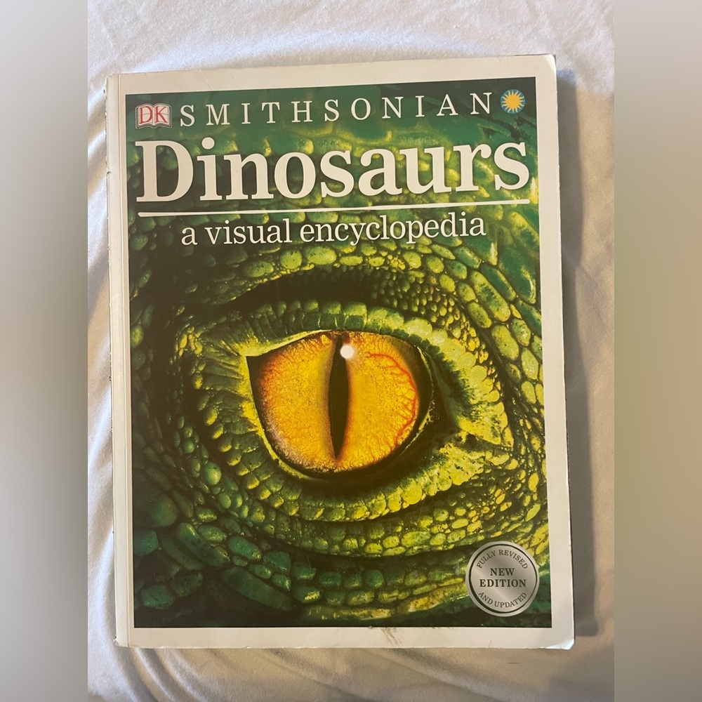 Dinosaurs Visual Encyclopedia - Green Cover. Smithsonian.DK book.